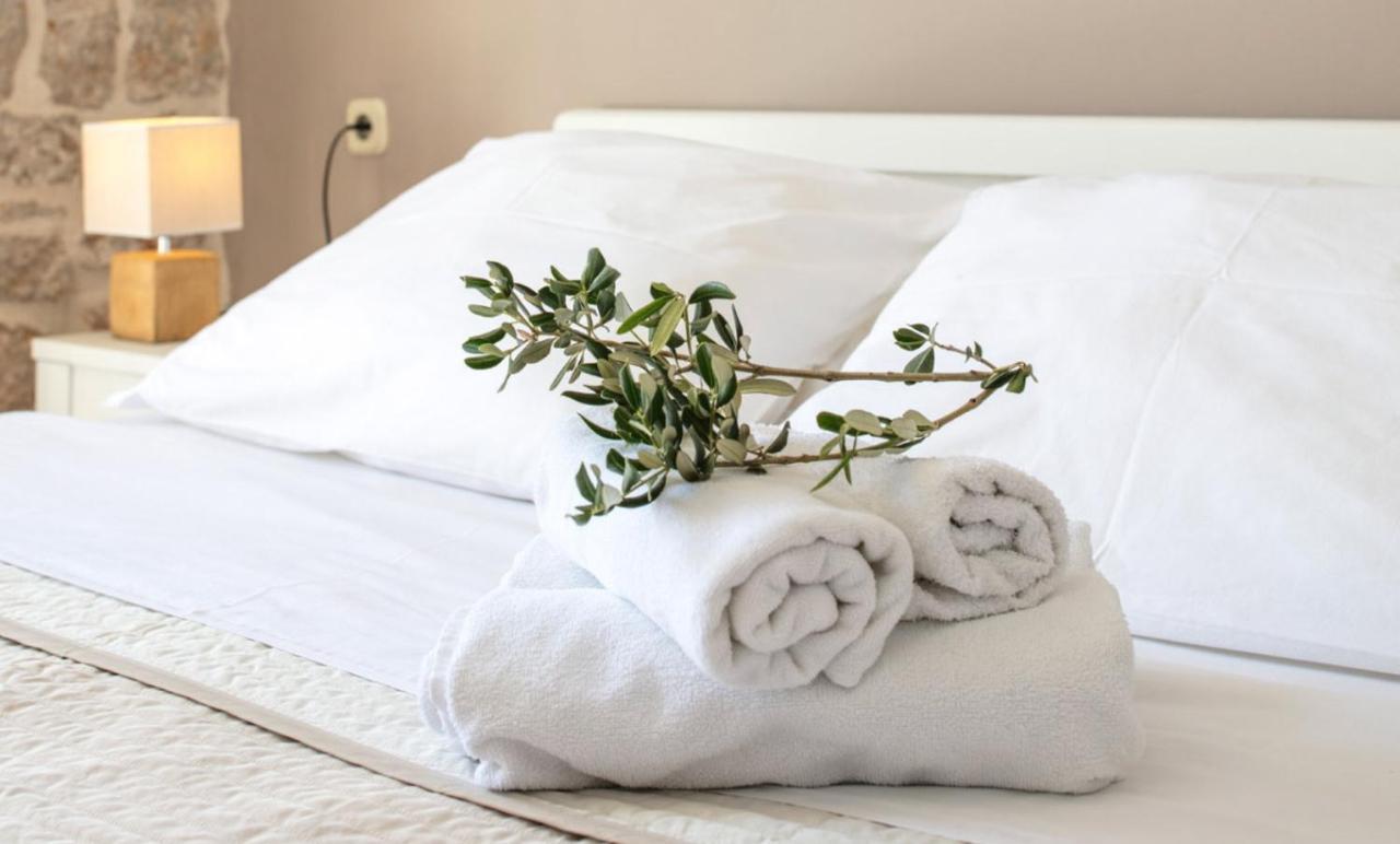 Olife Guesthouse Milna  Kültér fotó